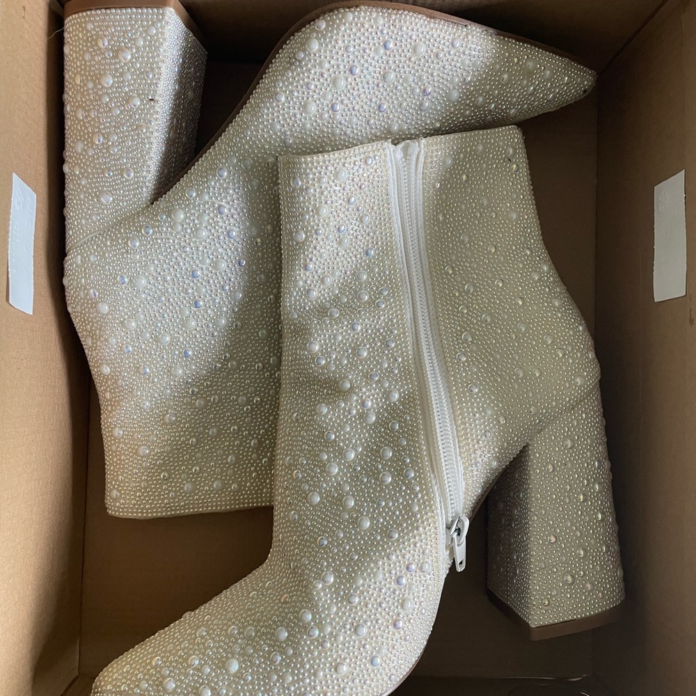 Steve Madden Nelle Pearl Heeled Booties